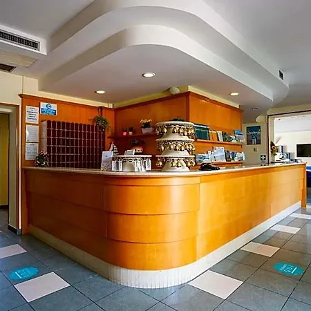 Centro Vacanze Domus M.g. ホテル マルティンシクーロ