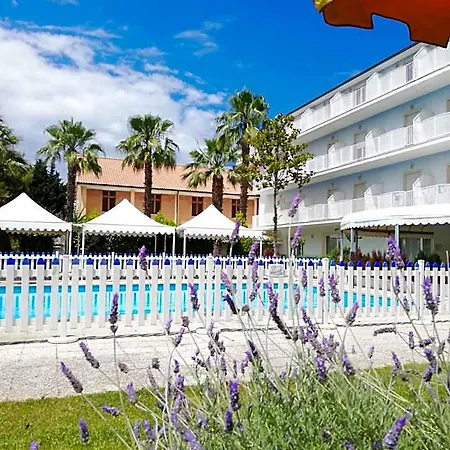 Centro Vacanze Domus M.g. ホテル マルティンシクーロ