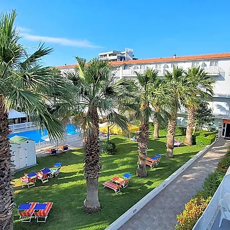Centro Vacanze Domus M.g. 2*