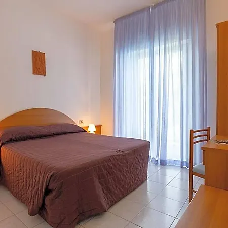 Centro Vacanze Domus M.g. ホテル 2*