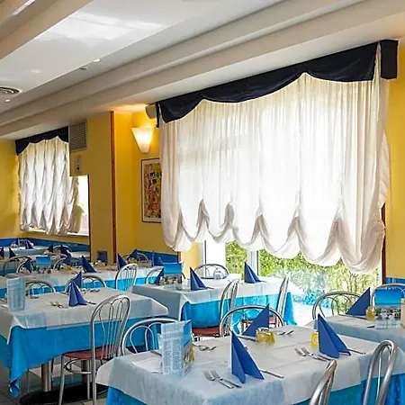 Centro Vacanze Domus M.g. 2*